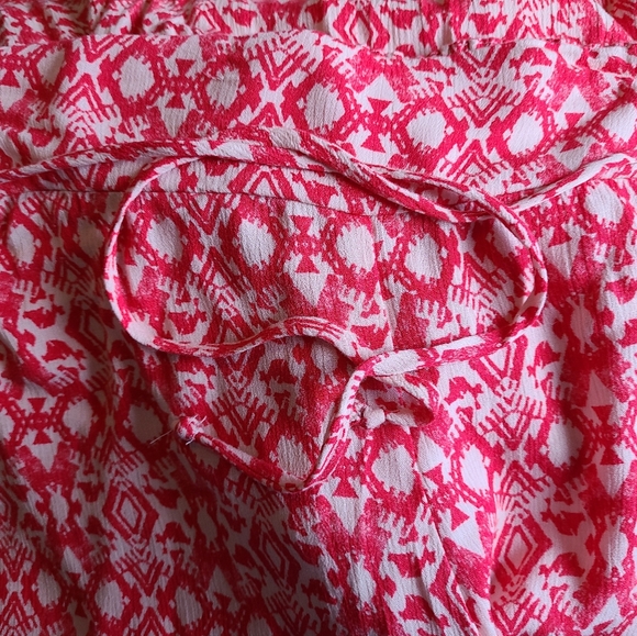 (1213) No Boundaries Woman's Pants, Size: XL (15-17) Color: Red/White - Picture 9 of 13